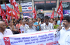Beedi workers hold jatha demanding DA arrears